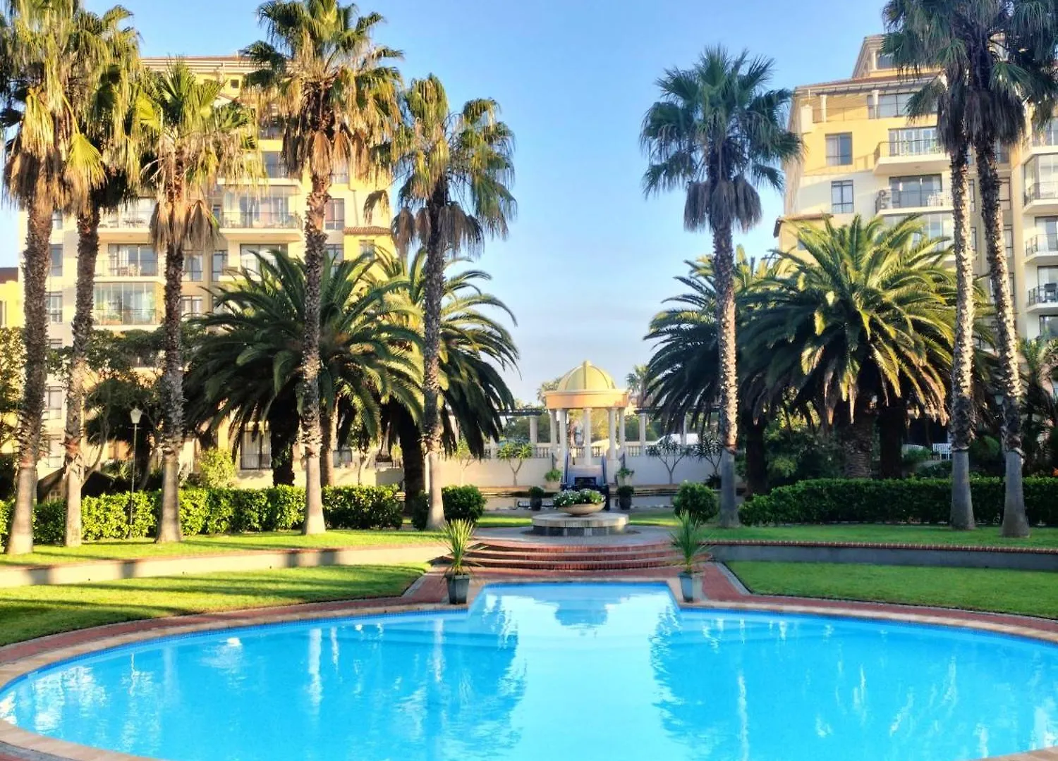 La Palmera - Island Club Canal Front Cape Town