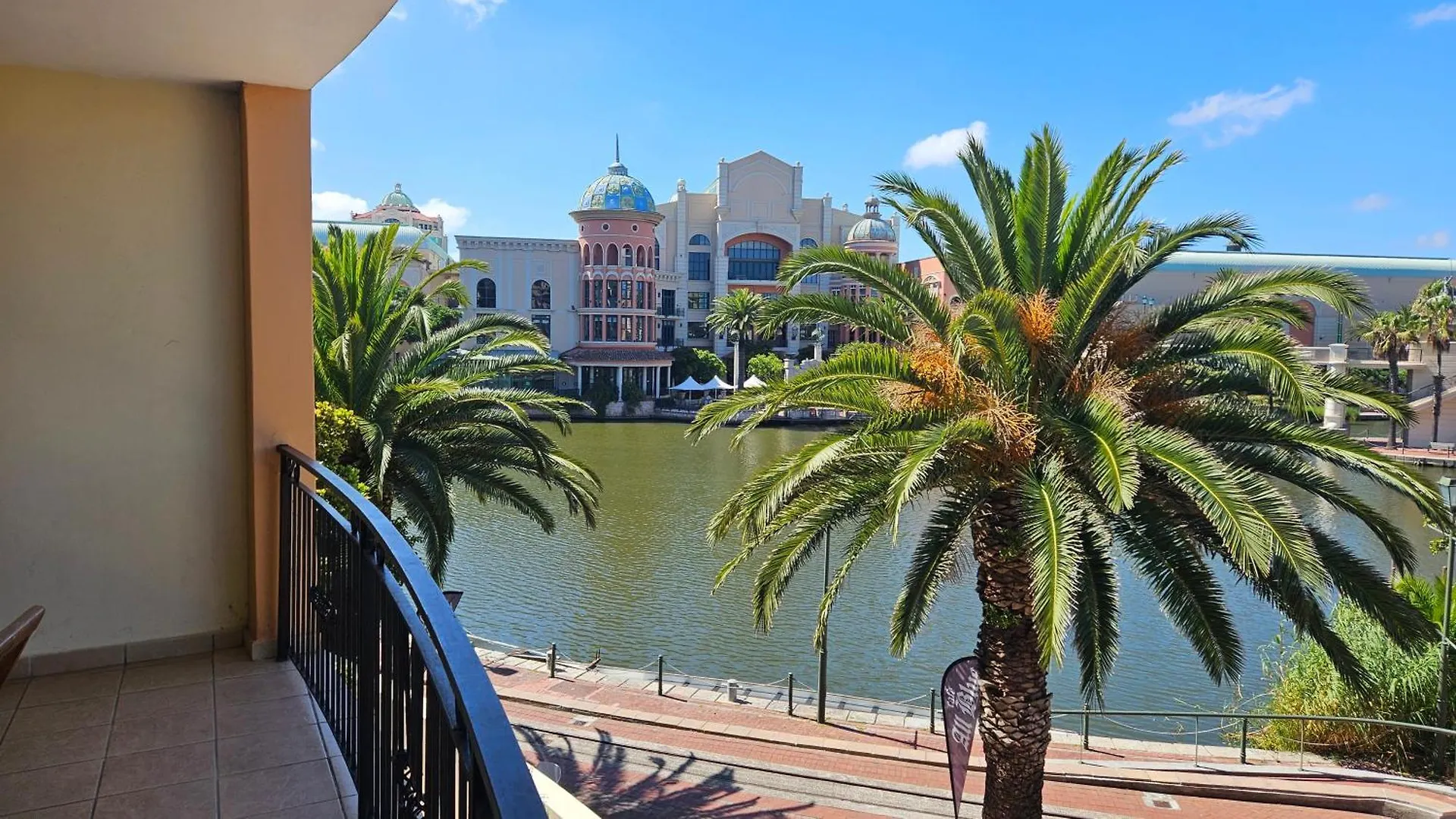 La Palmera - Island Club Canal Front Cape Town South Africa