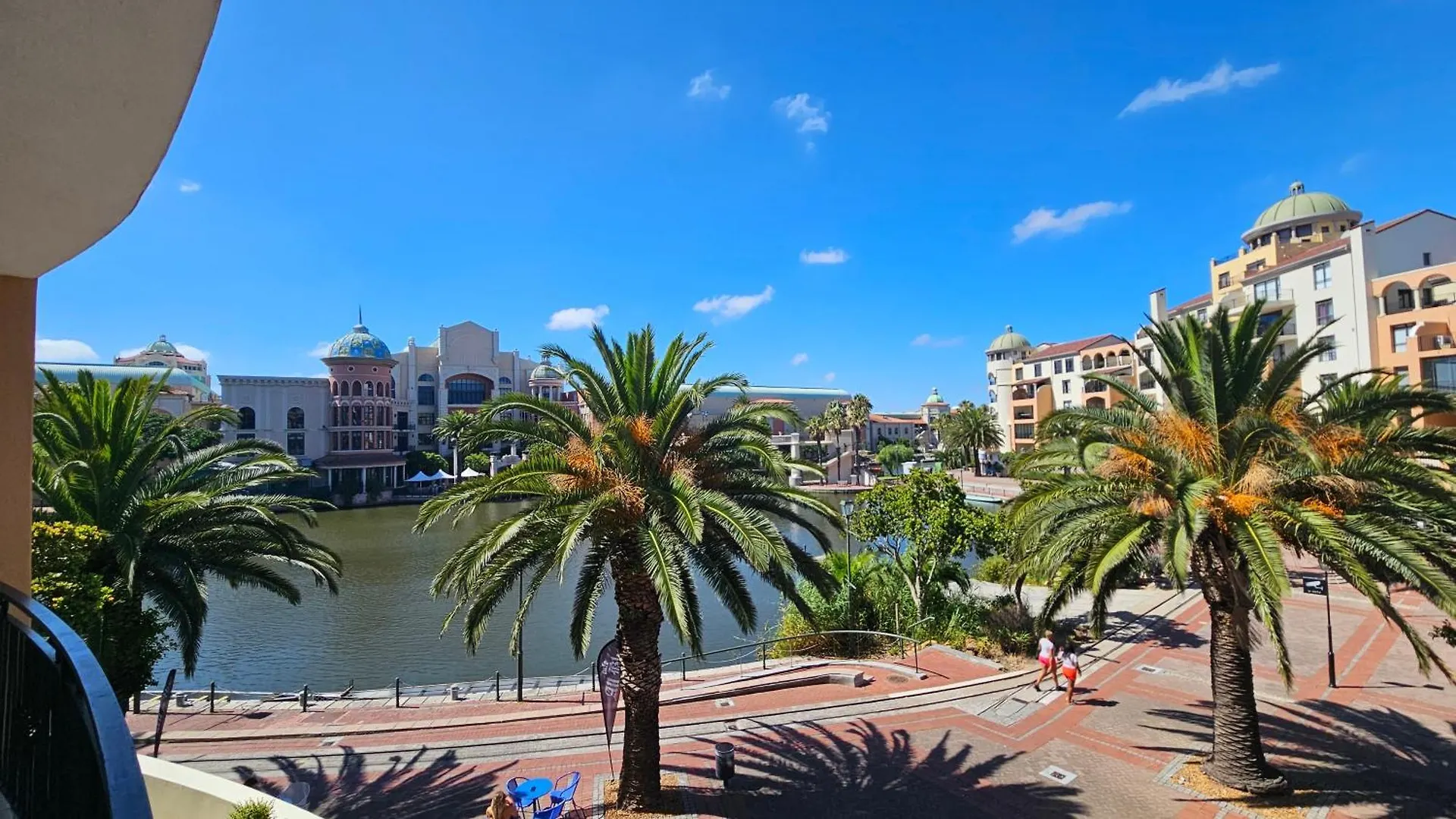 La Palmera - Island Club Canal Front Cape Town Apartment