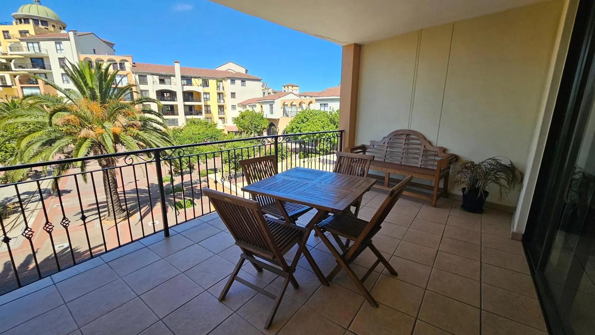 La Palmera - Island Club Canal Front Cape Town