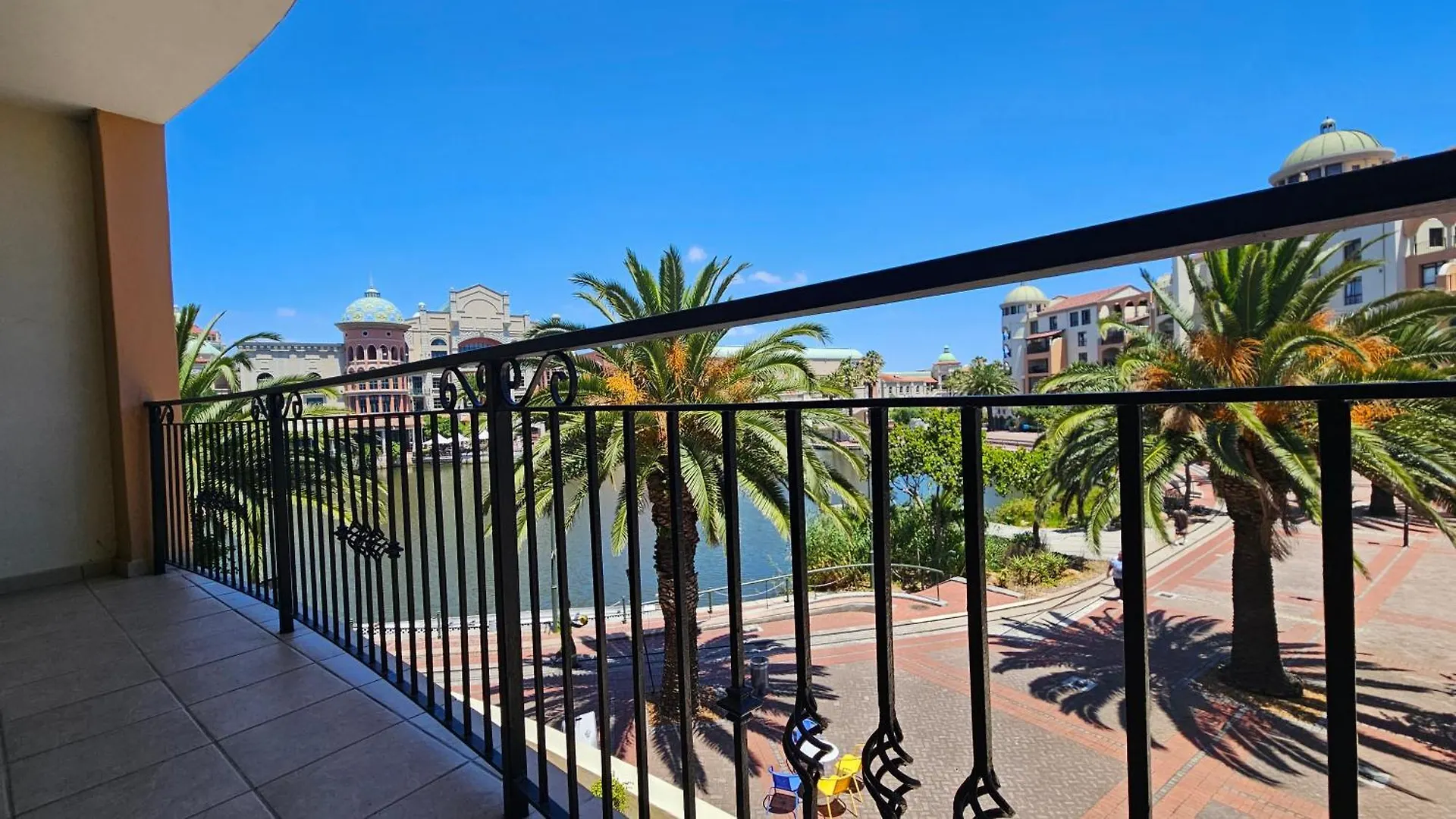 La Palmera - Island Club Canal Front Cape Town