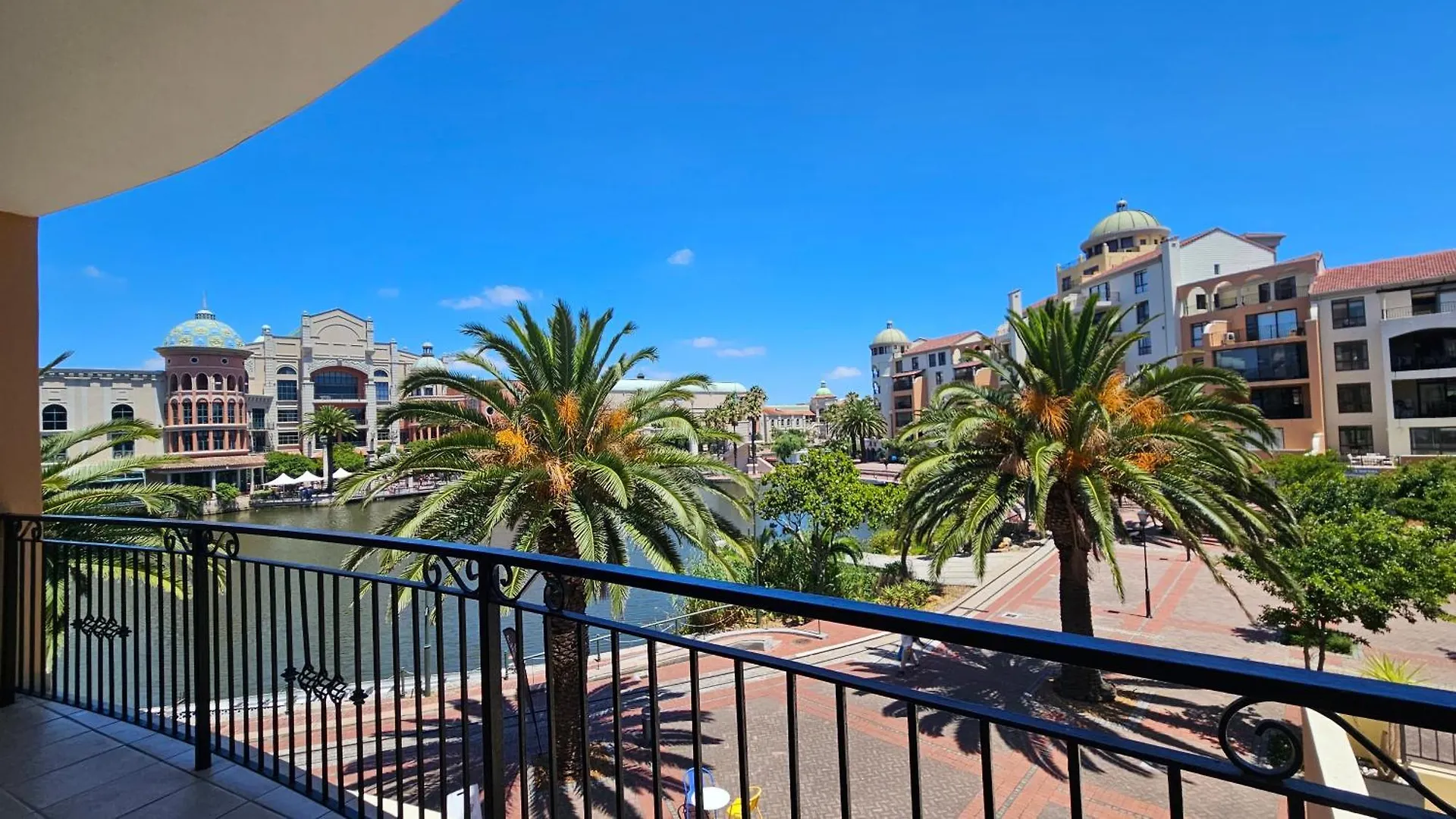 La Palmera - Island Club Canal Front Cape Town