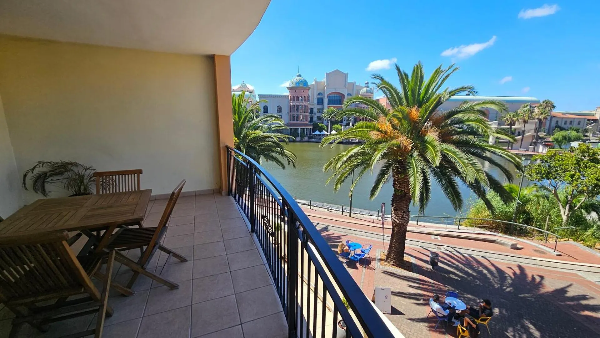 Apartment La Palmera - Island Club Canal Front Cape Town