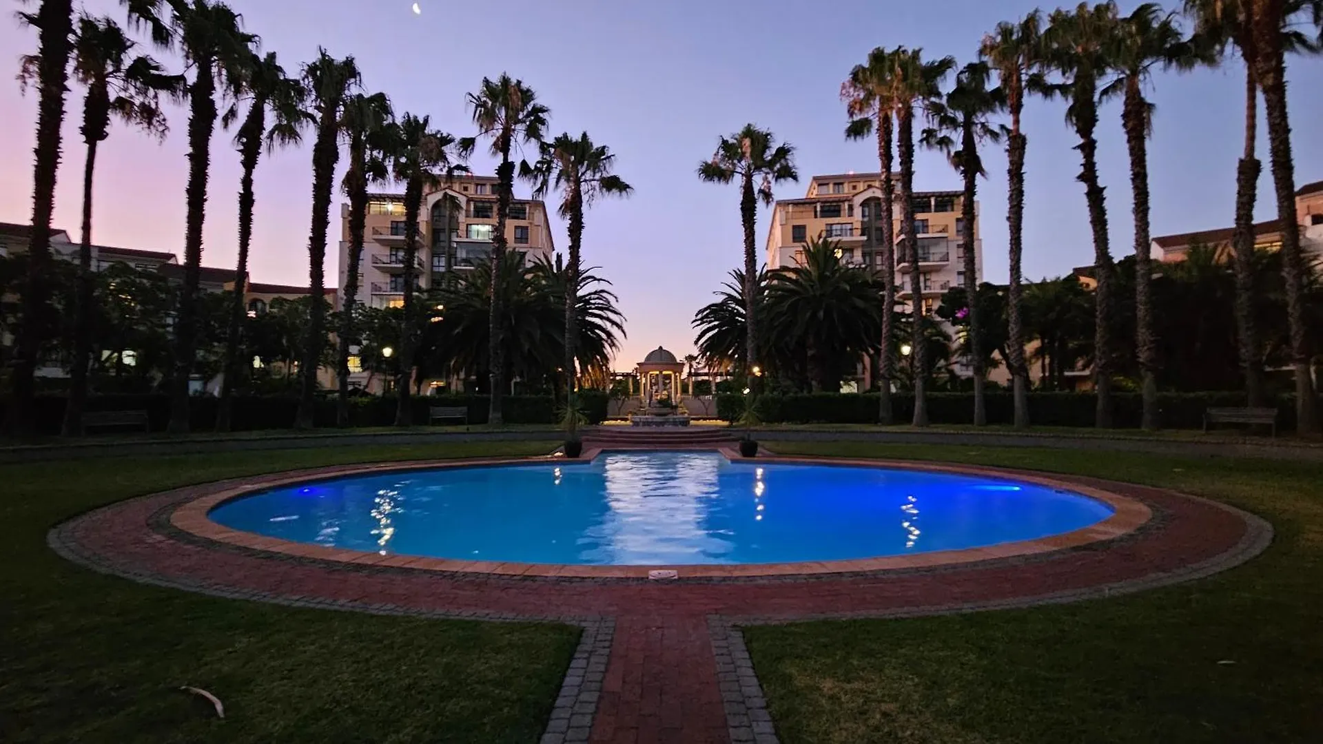 Apartment La Palmera - Island Club Canal Front Cape Town