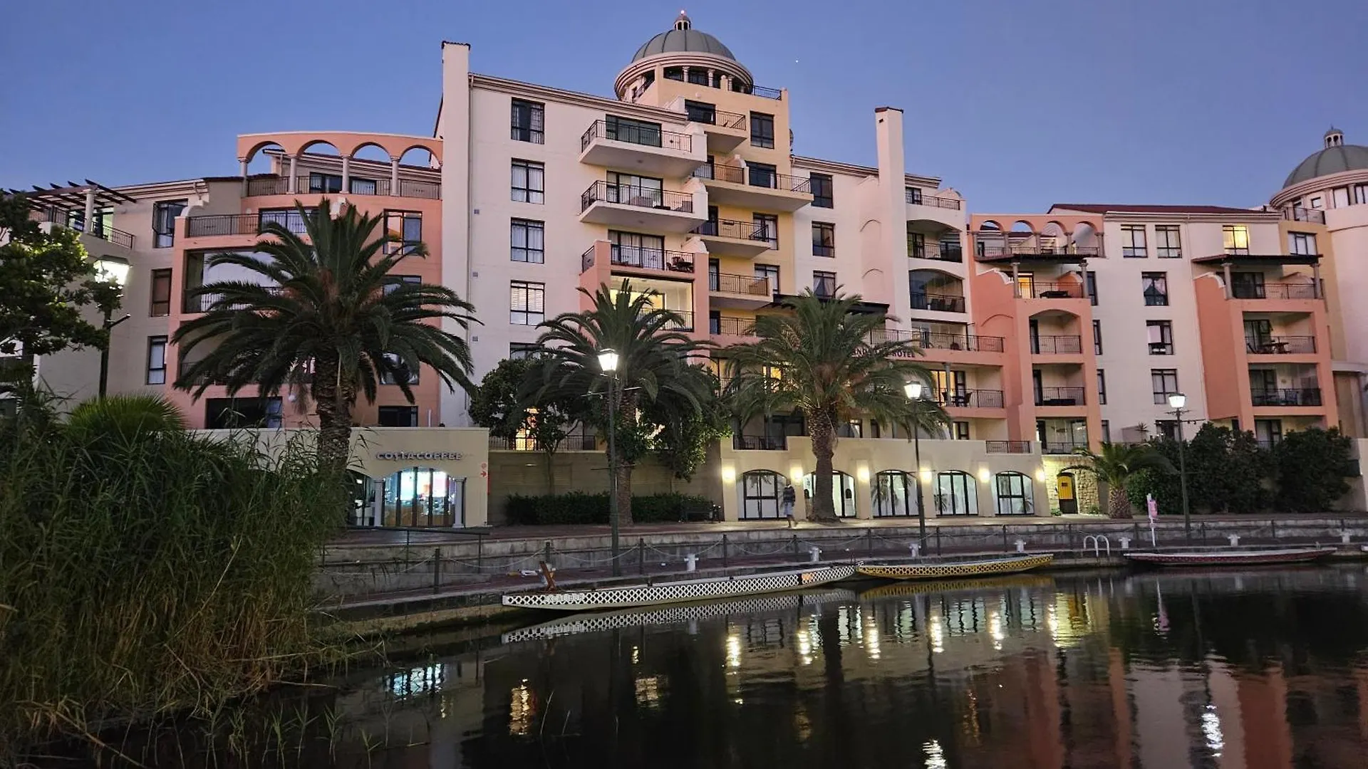 Apartment La Palmera - Island Club Canal Front Cape Town