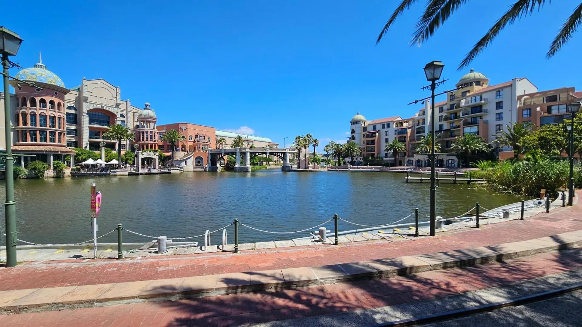 La Palmera - Island Club Canal Front Cape Town Apartment