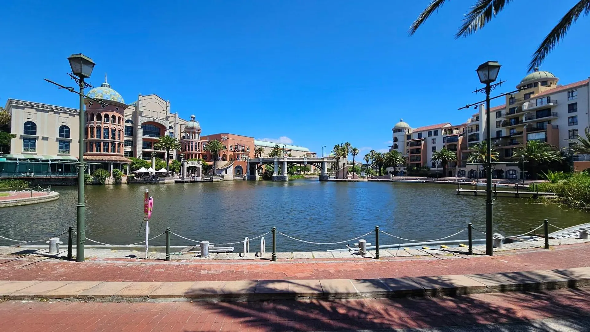Apartment La Palmera - Island Club Canal Front Cape Town